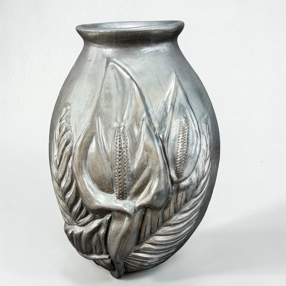 Dona Rosa Barro Negro Oaxacan Black Clay Calla Lily Relief Vase 8in Mexico Art